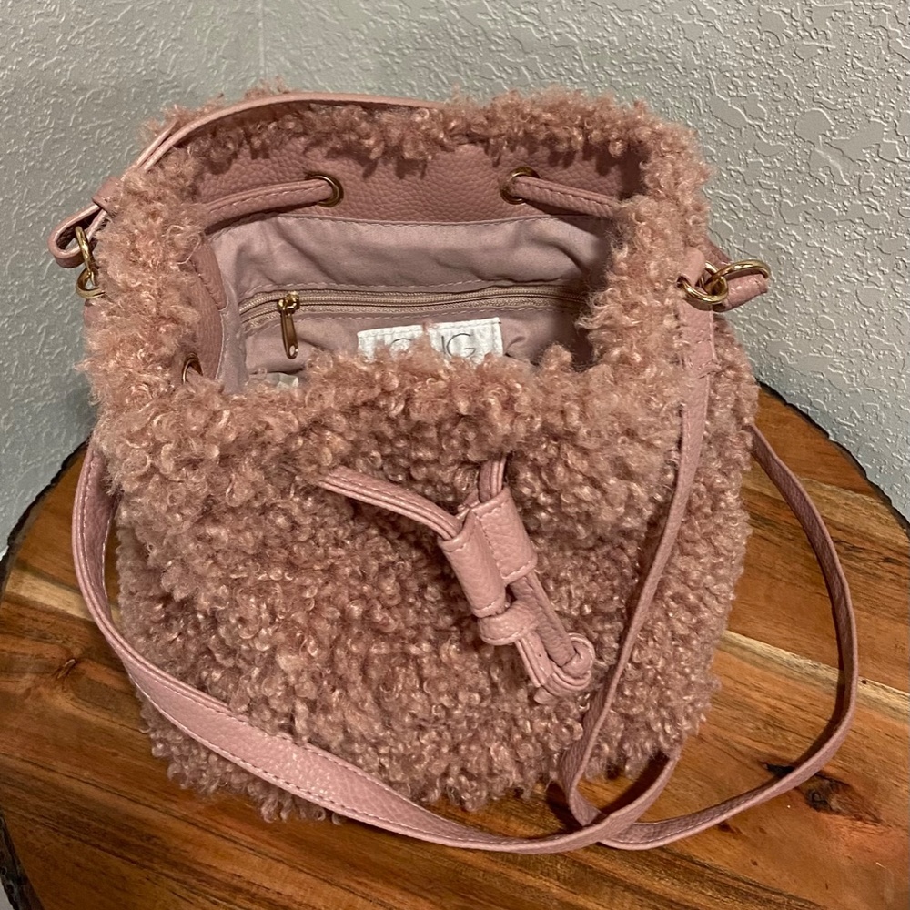 Sherpa Bucket Crossbody Bag - Picture 5 of 7